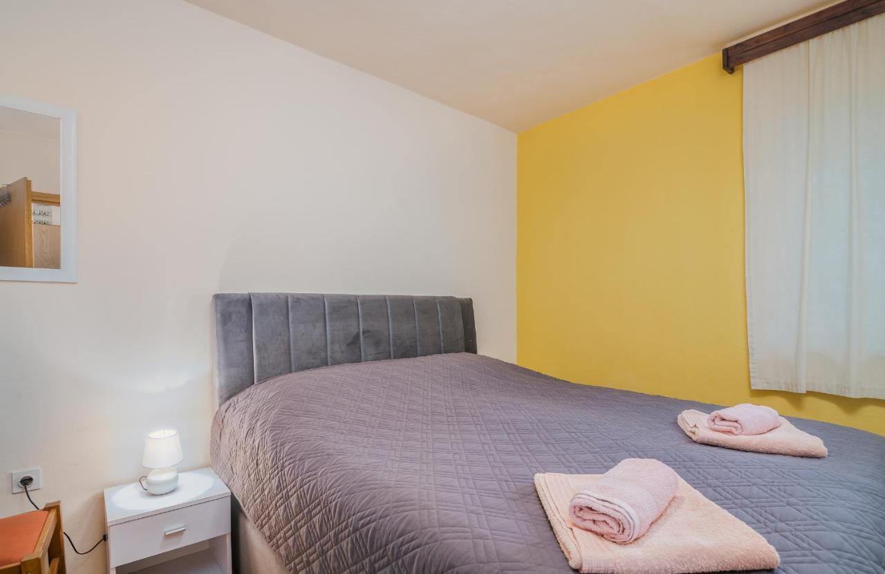 Apartmani M Baška Exterior foto
