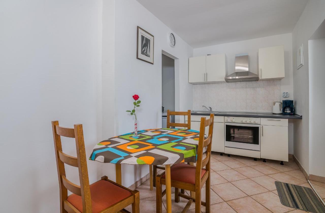 Apartmani M Baška Exterior foto